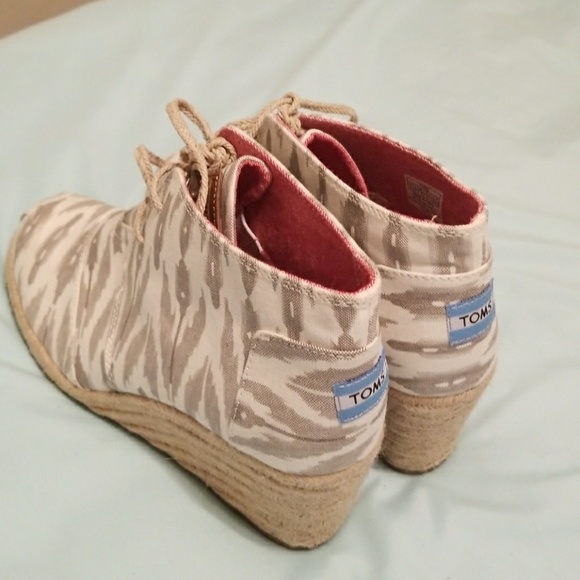 Toms Booties - Picture 2 of 2